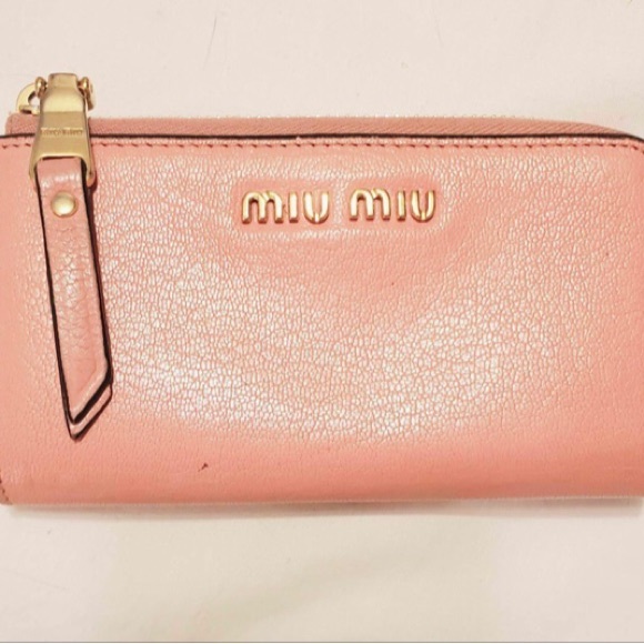 MIU MIU - Pink leather coin purse/wallet. AUTHENTIC and in BEAUTIFUL CONDITION! - Picture 3 of 16